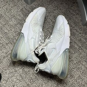 NIKE Air Max 270